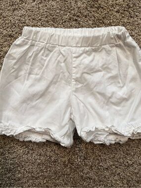 LILA + HAYES ruffle shorts. 2T.